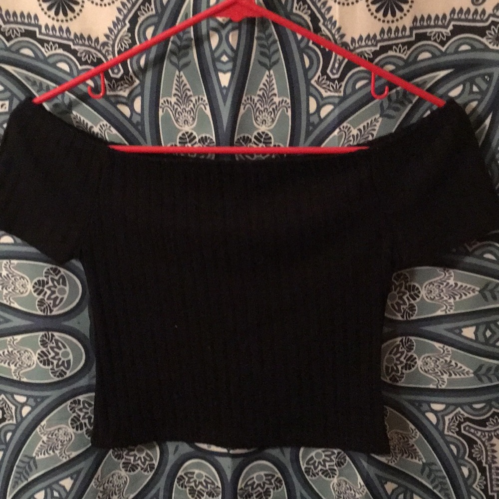 Brandy Melville John Galt crop top